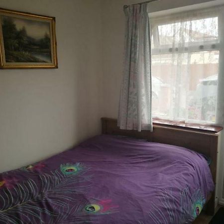 Ashford  Rest Room Near To Heathrow Airport מראה חיצוני תמונה