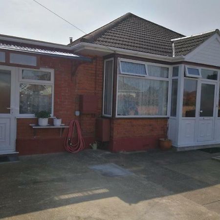 Ashford  Rest Room Near To Heathrow Airport מראה חיצוני תמונה