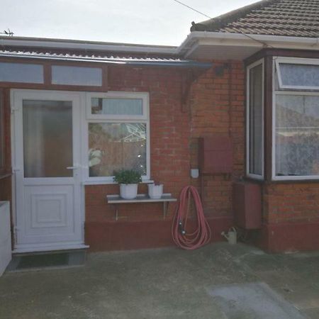 Ashford  Rest Room Near To Heathrow Airport מראה חיצוני תמונה