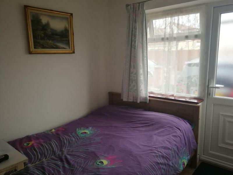 Ashford  Rest Room Near To Heathrow Airport מראה חיצוני תמונה