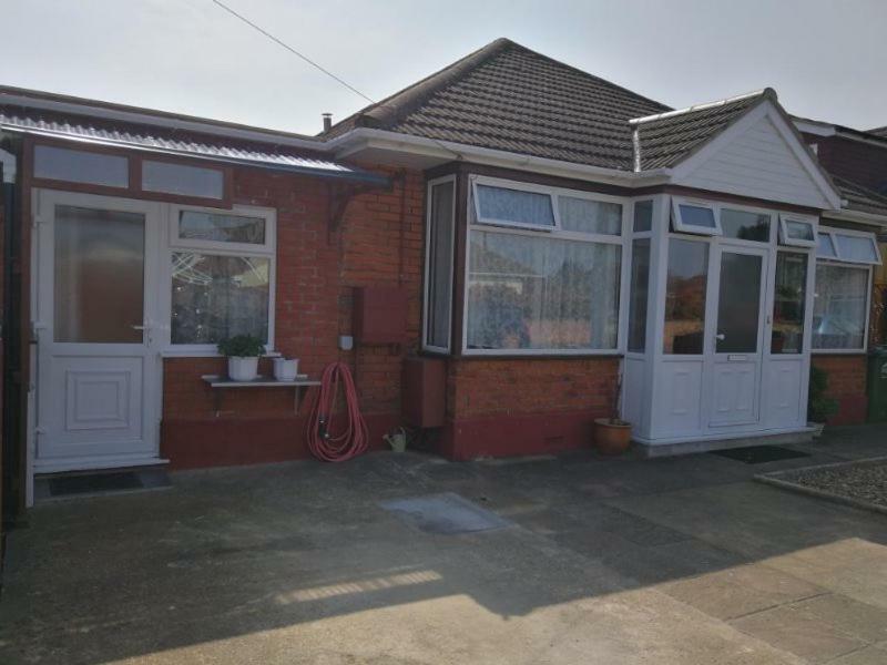 Ashford  Rest Room Near To Heathrow Airport מראה חיצוני תמונה
