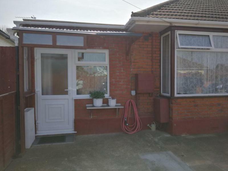 Ashford  Rest Room Near To Heathrow Airport מראה חיצוני תמונה
